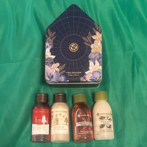 Yves Rocher Festive Body Wash Collection - Red, Cream, White - Picture 1 of 2